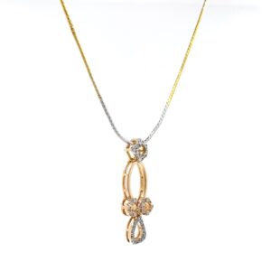 Delicate geometrical design diamond pendant in 18k rose gold 9shp37