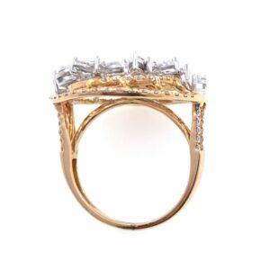 18kt / 750 floral design cocktail diamond ladies ring 8lr188