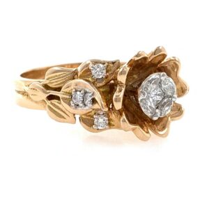18kt / 750 rose gold floral design party wear diamond ring for ladies 8lr134