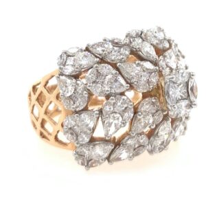 18kt / 750 fancy cocktail solitaire look diamond ring for ladies 8lr60
