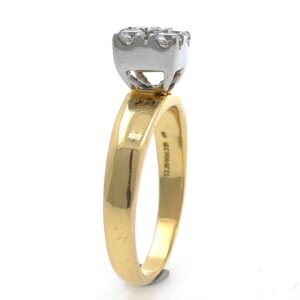18kt / 750 yellow gold fancy square design diamond ladies ring 7lr198