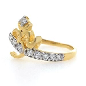 18kt / 750 yellow gold traditional om diamond ring for ladies 6lr268
