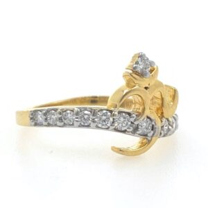 18kt / 750 yellow gold traditional om diamond ring for ladies 6lr268