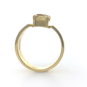 18kt / 750 yellow gold yellow sapphire plain ring 9gr25
