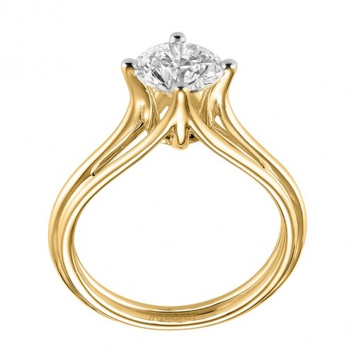 Voguish solitaire ring