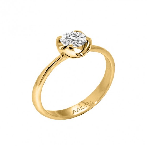 Boomed diamond ring