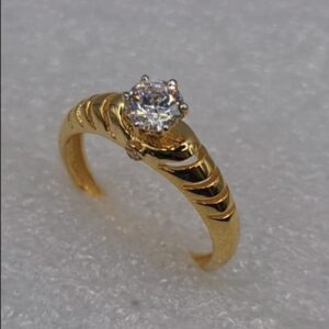 18Kt Gold Elgant Single Stone Ring
