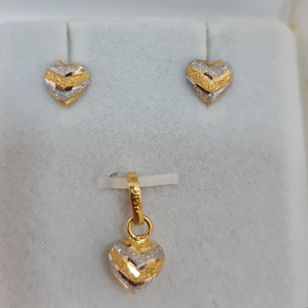 916 hallmark gold heart pendant set