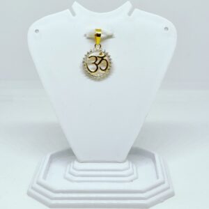 18 KT Hallmark 750 fancy diamond om Pendent