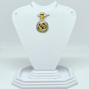 18 KT 750 Hallmark fancy diamond om Pendent