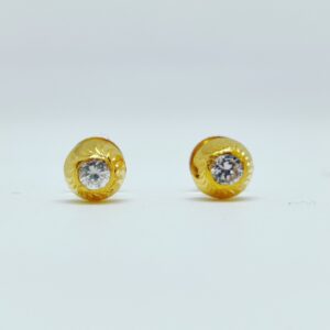 18 KT 750 Hallmark fancy delicate single diamond Ladies Top