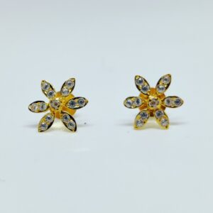 18 KT 750 Hallmark fancy delicate flower shape Ladies Top