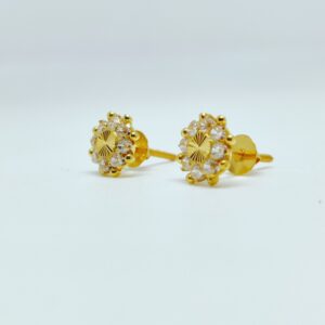 18 KT 750 Hallmark fancy delicate round diamond Ladies Top