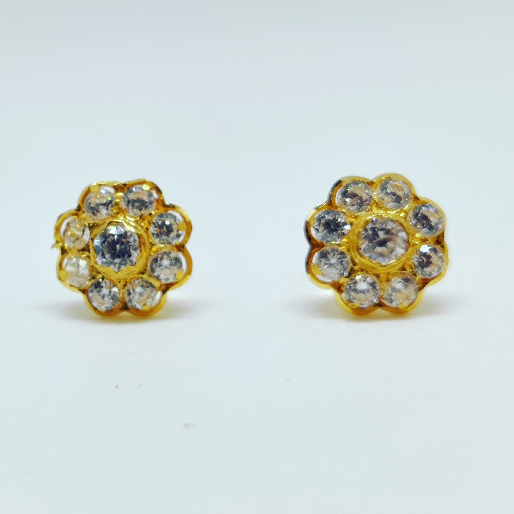 18 KT 750 Hallmark fancy delicate round diamond Ladies Top