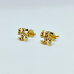 18 KT 750 Hallmark fancy delicate Swastika ladies Top