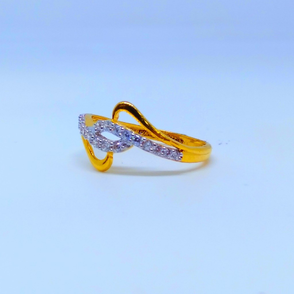 22 KT 916 Hallmark fancy Ladies diamond ring - Image 2