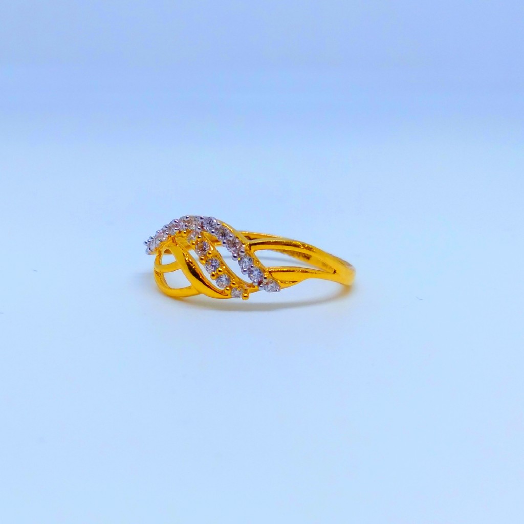 22 KT 916 Hallmark fancy Ladies diamond ring - Image 2