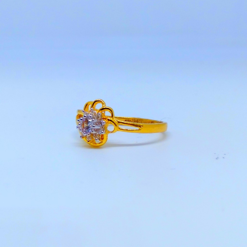 22 KT 916 Hallmark fancy flower diamond Ladies Ring - Image 2