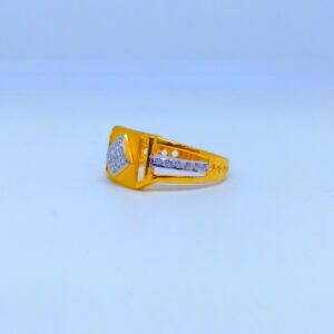 22 KT 916 Hallmark mate rhombus design gents diamond ring