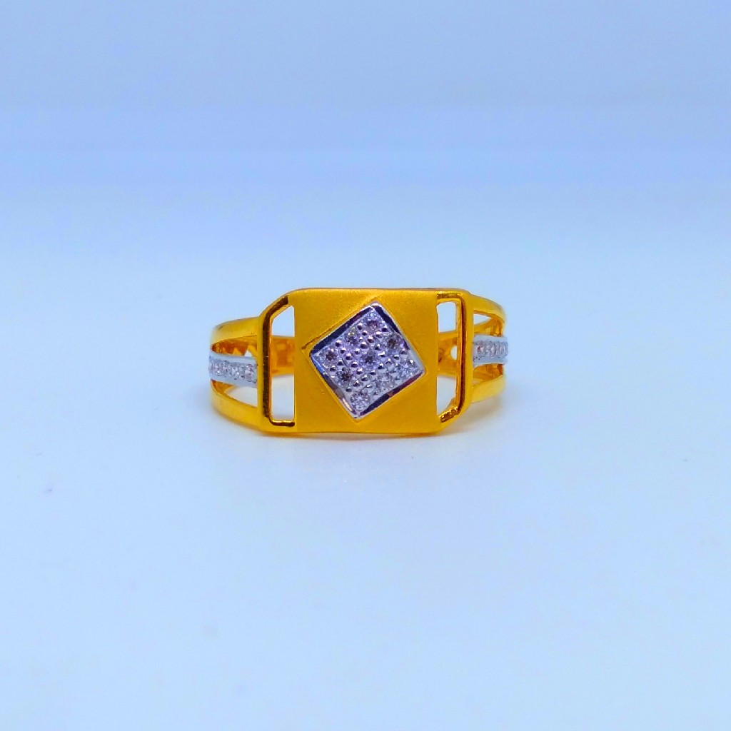 22 KT 916 Hallmark mate rhombus design gents diamond ring
