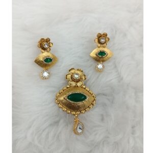 916 ANTIQUE PENDANT SET