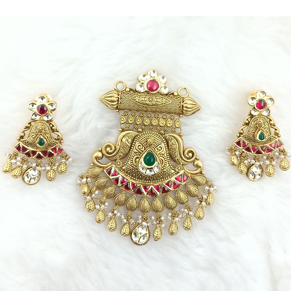 22K Gold Antique Jadtar Pendant Set