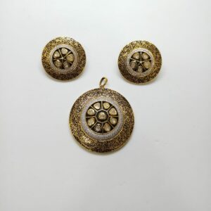 Kundan pendant set