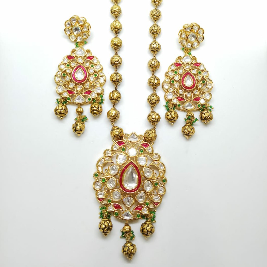Kundan pendant set