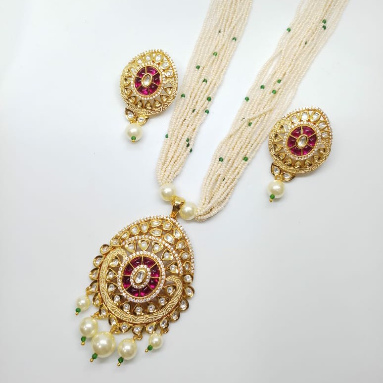 Kundan pendant set