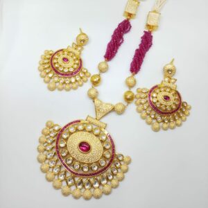 Kundan pendant set