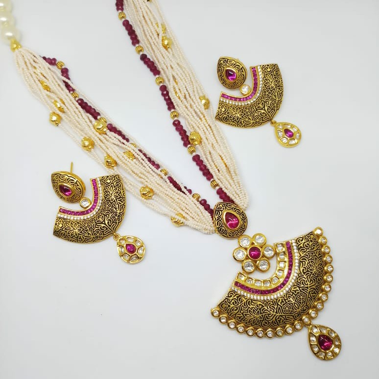 Kundan pendant set