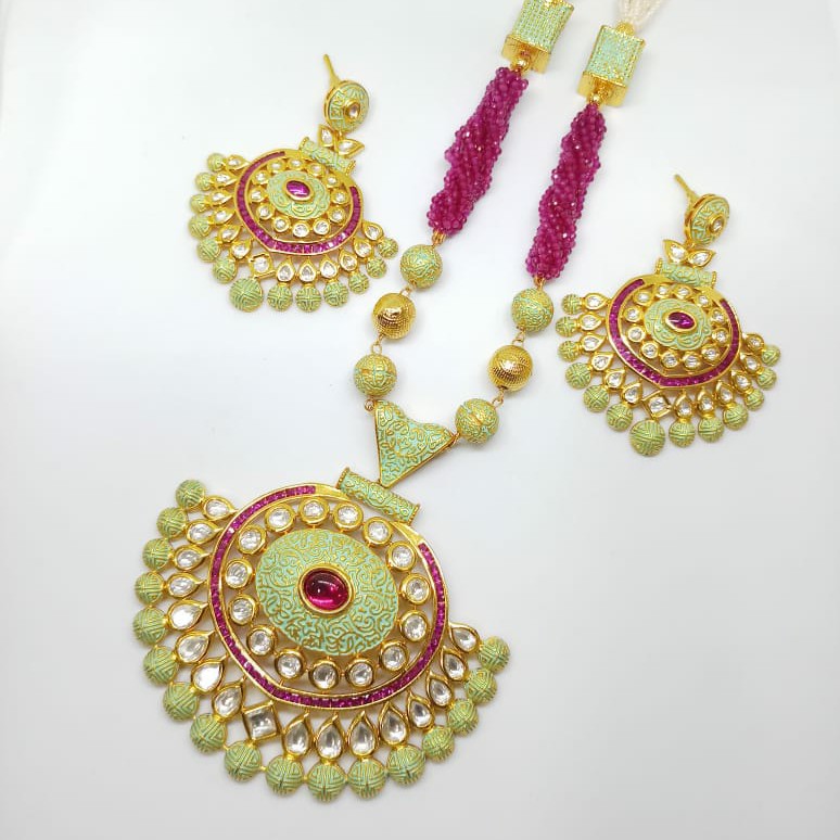 Kundan pendant set