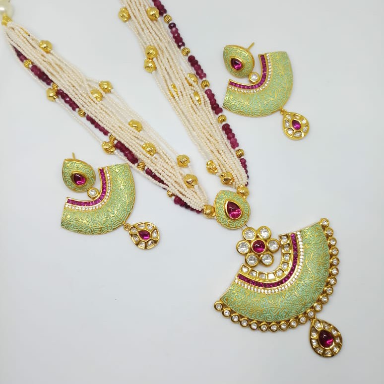 Kundan pendant set