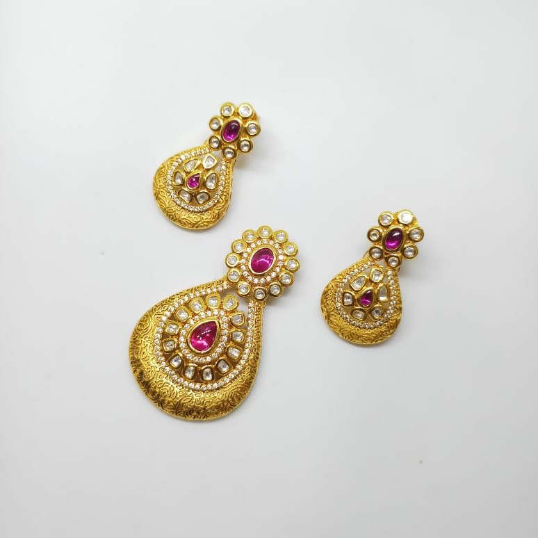 Kundan pendant set