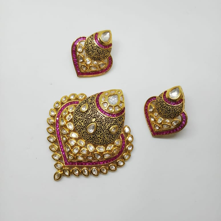 Kundan pendant set