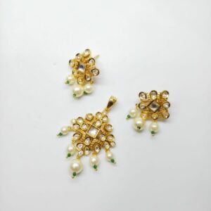 Kundan pendant set