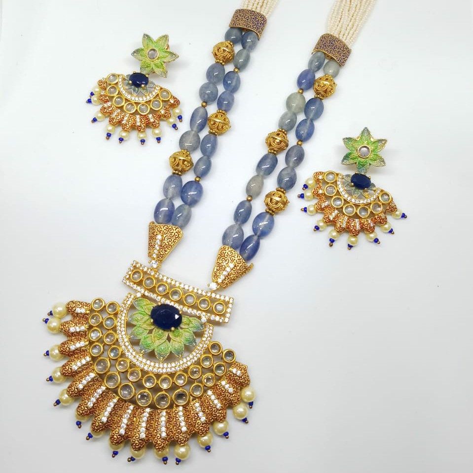 Kundan pendant set