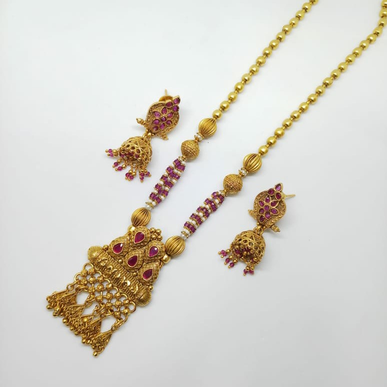 Gold Forming pendant set