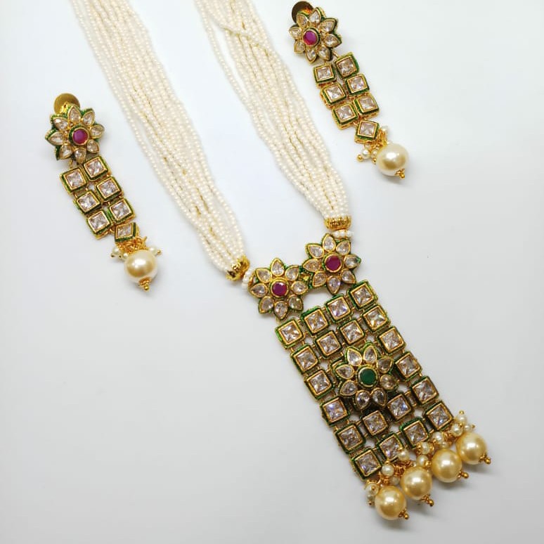 Gold Forming pendant set
