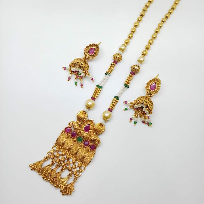 Gold Forming pendant set