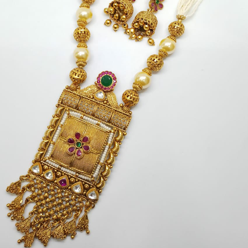 Gold Forming pendant set