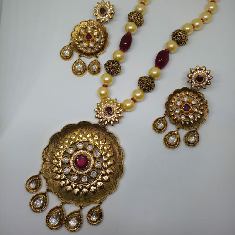 Kundan pendant set