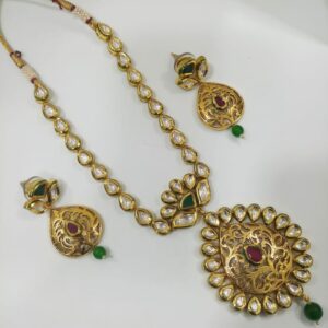 Kundan pendant set