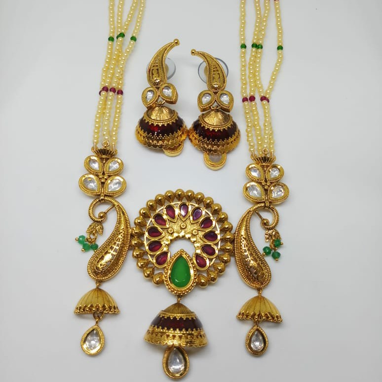Kundan pendant set