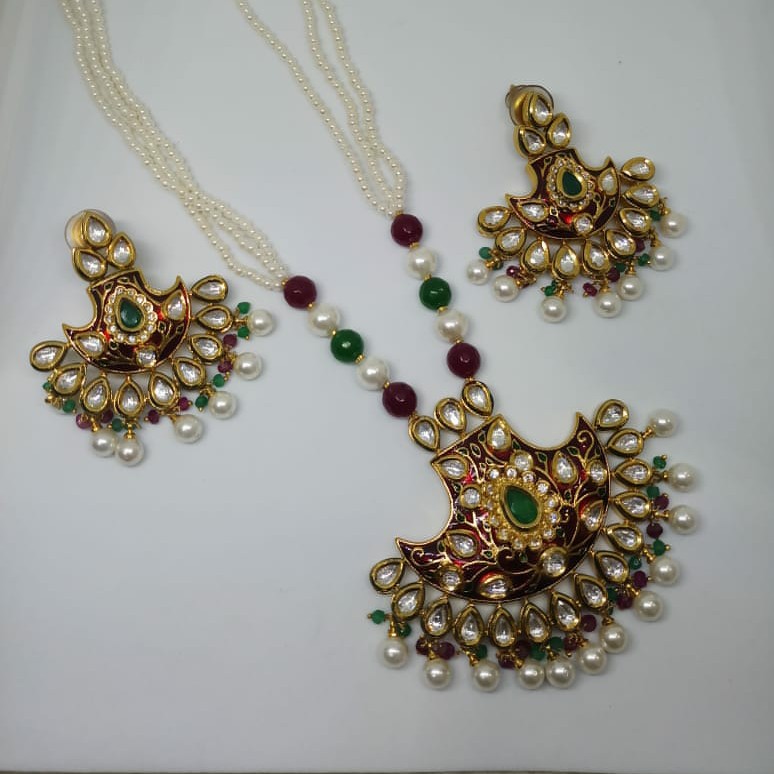 Kundan pendant set