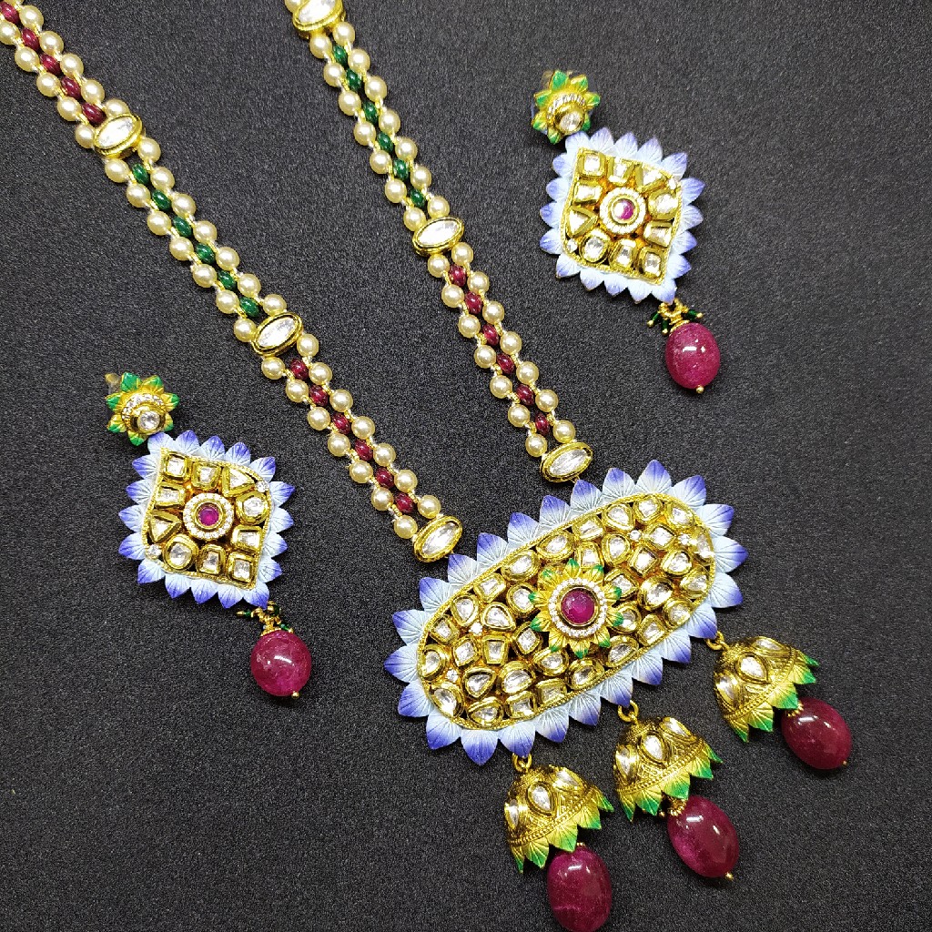 Kundan pendant set
