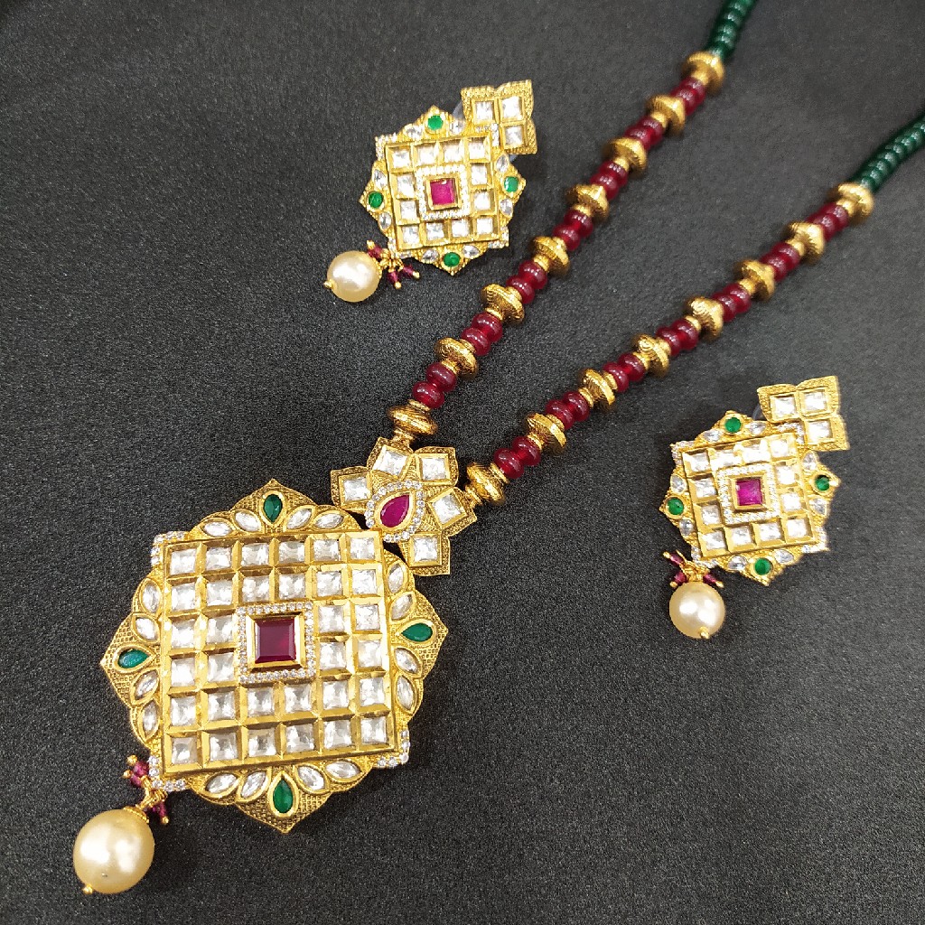 Kundan pendant set