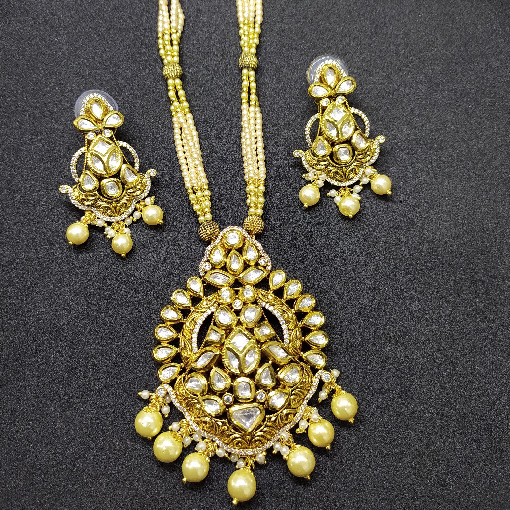 Kundan pendant set