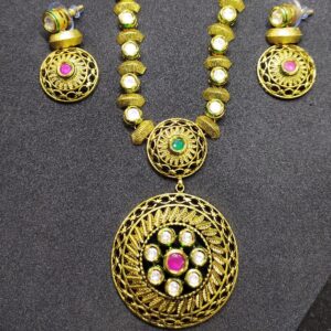 Kundan pendant set
