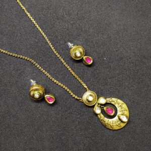 Kundan pendant set
